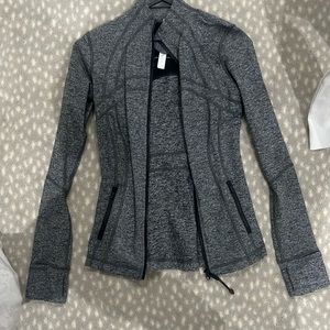 Size 4 NEVER WORN lululemon jacket
